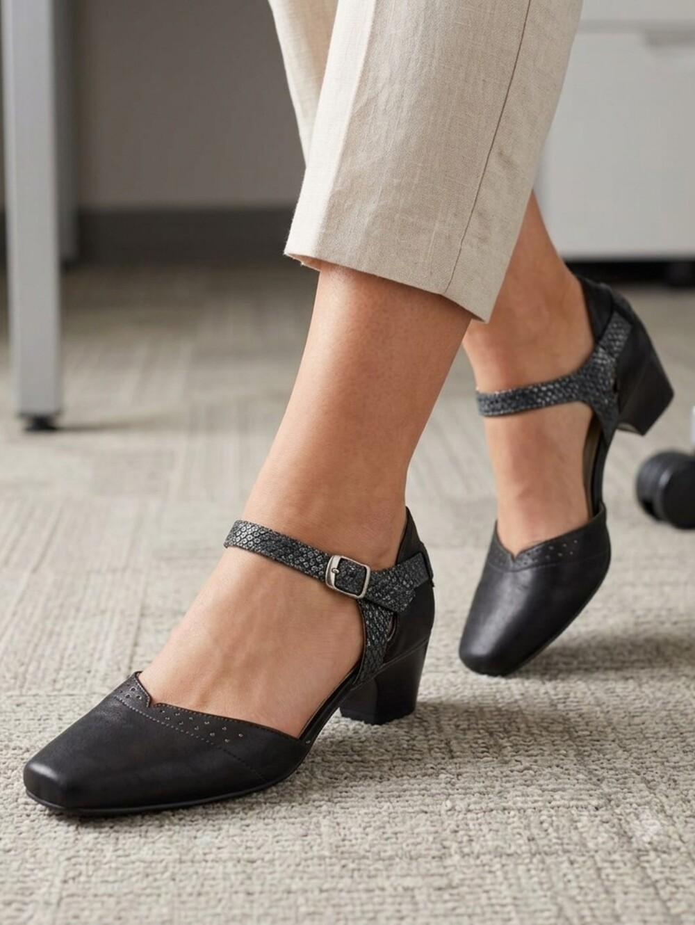 Dorking by Fluchos Mary Jane Heels EU 39 Black Leather Shoes Low Block Heels